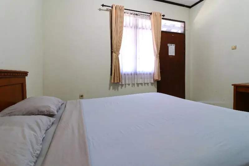 Deluxe Room, Citere Ii
