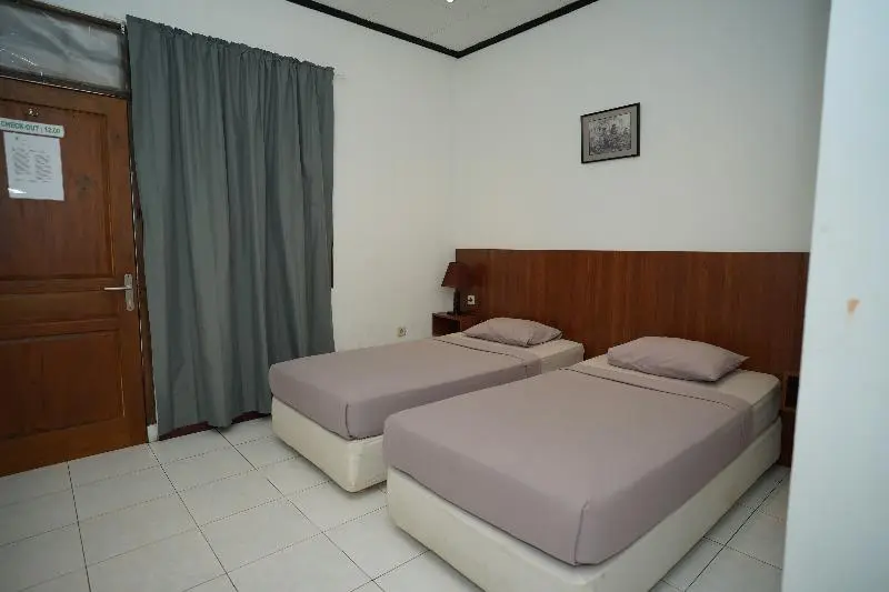 Standard Room, Citere Ii