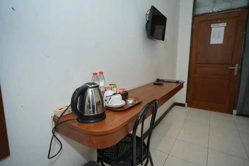 Standard Room, Citere Ii