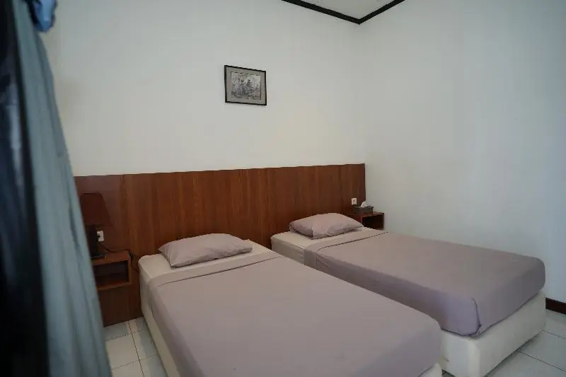 Standard Room, Citere Ii