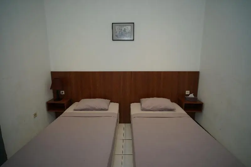 Standard Room, Citere Ii