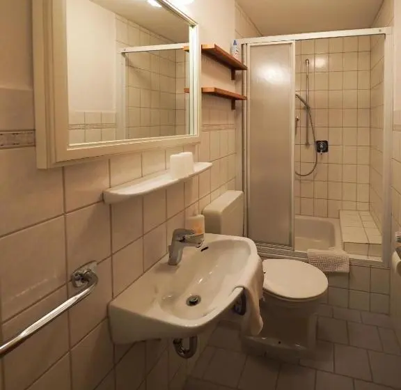 Quarto Economy, Beim Lenz