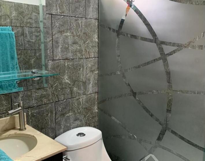 デラックスの4人部屋, Casa Mambo