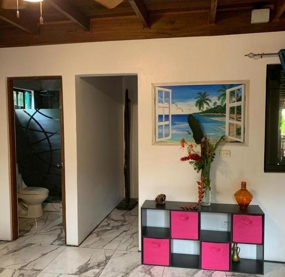 חדר דלוקס לארבעה, Casa Mambo