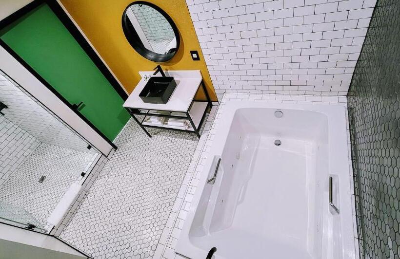 자쿠지 스위트, The Bell Vista