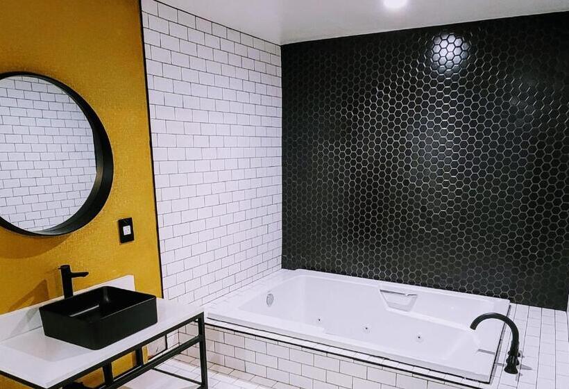 자쿠지 스위트, The Bell Vista