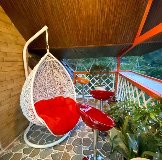 Familiekamer, Csltdl & Coffee Sân Vườn Vương Bảo Long đà Lạt