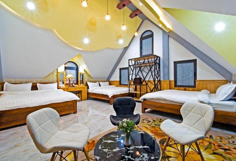 Deluxe Familiekamer, Csltdl & Coffee Sân Vườn Vương Bảo Long đà Lạt