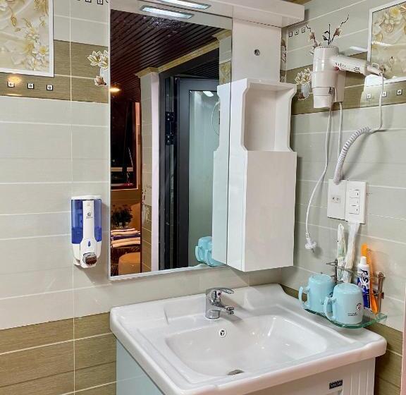 Standaardkamer met Kingsize Bed, Csltdl & Coffee Sân Vườn Vương Bảo Long đà Lạt