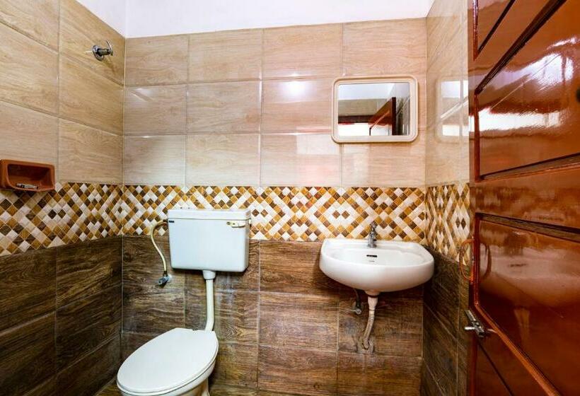 Standart Oda, Anadiyil Leelakrishna Inn