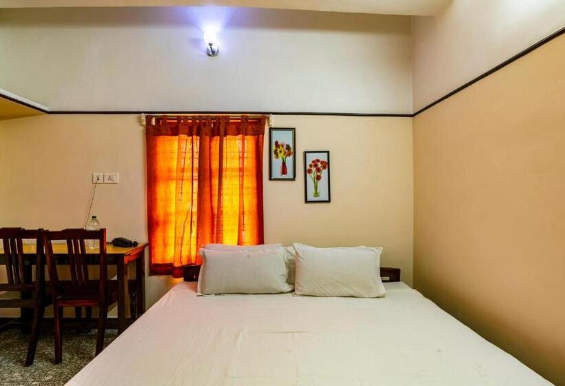 Standart Oda, Anadiyil Leelakrishna Inn