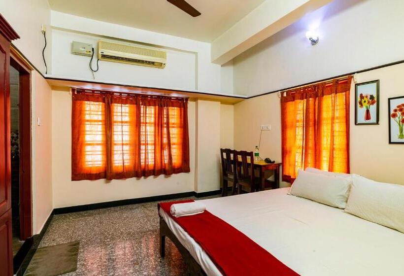 Delüks Oda, Anadiyil Leelakrishna Inn