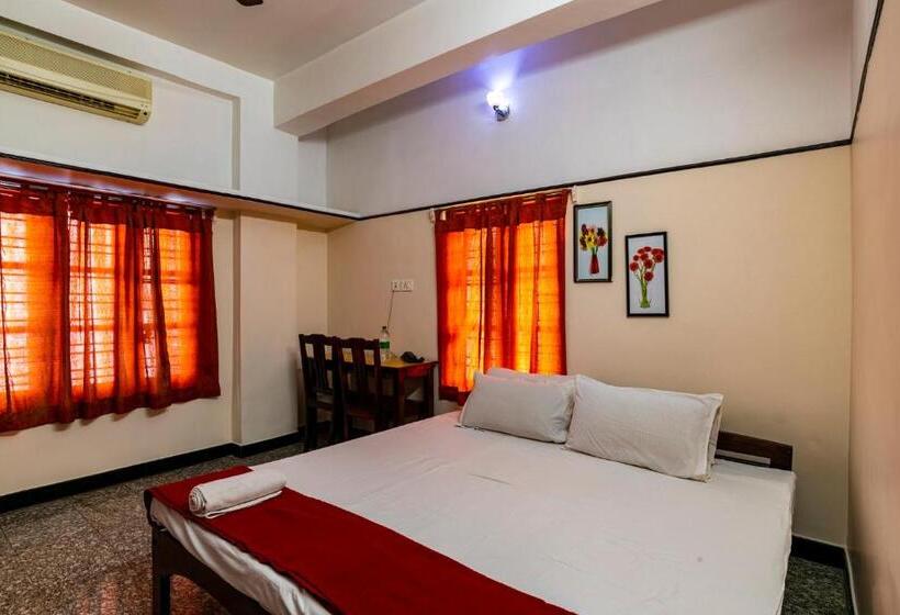 Delüks Oda, Anadiyil Leelakrishna Inn