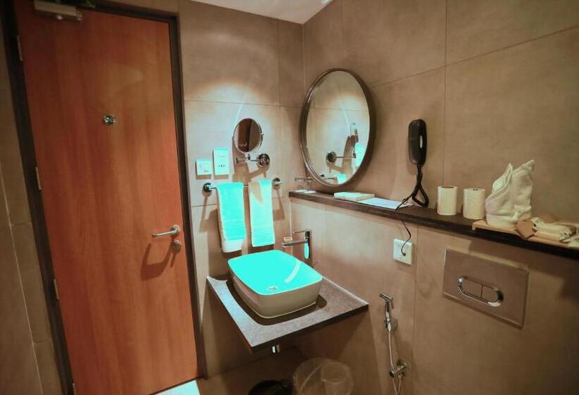 سوییت لوکس, E.05 City Inn