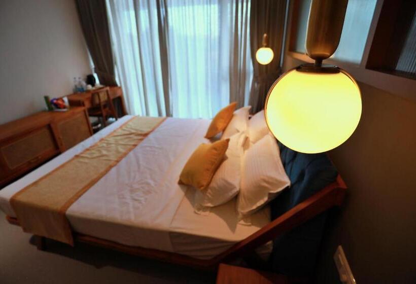 سوییت لوکس, E.05 City Inn