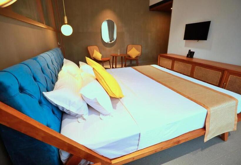 سوییت لوکس, E.05 City Inn