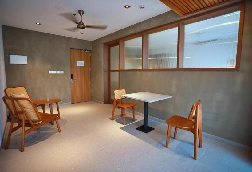 سوییت لوکس, E.05 City Inn