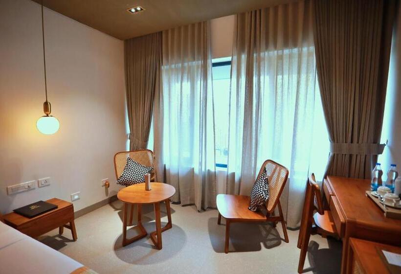 سوییت لوکس, E.05 City Inn