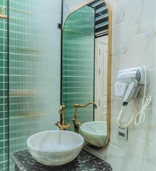 اتاق لوکس, Padona