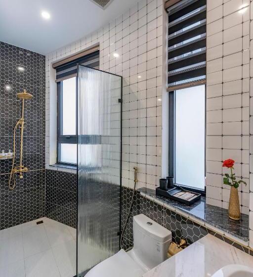 اتاق لوکس با بالکن, Padona