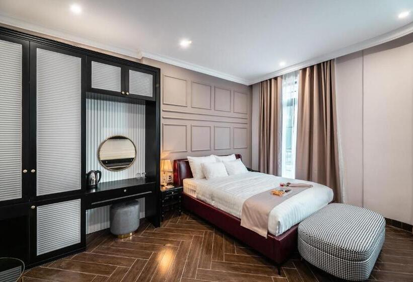 اتاق لوکس با بالکن, Padona