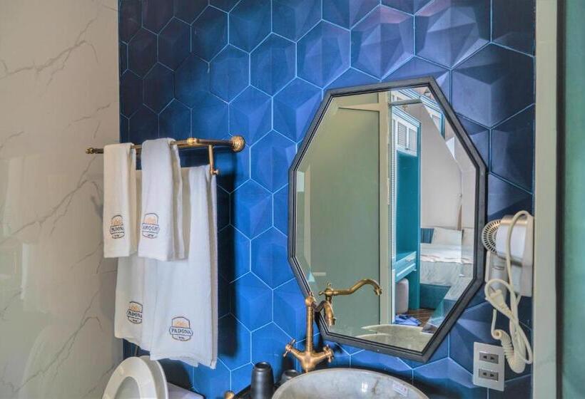 اتاق لوکس چهار تخته, Padona