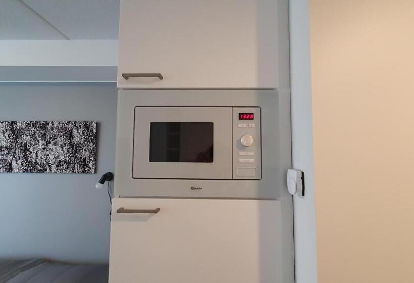 إستوديو قياسى, Lost In Levi