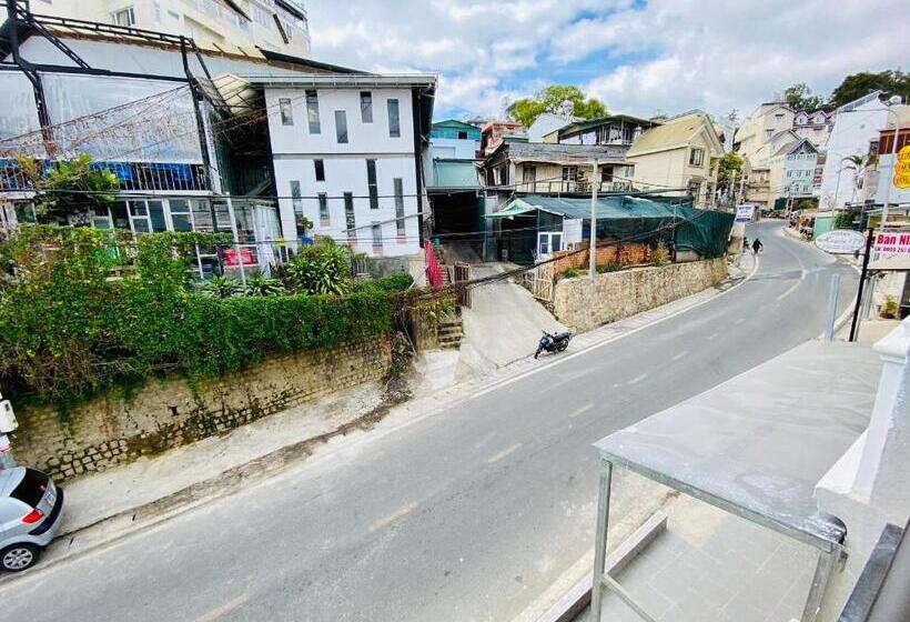 اتاق استاندارد با بالکن, Mỹ Lan