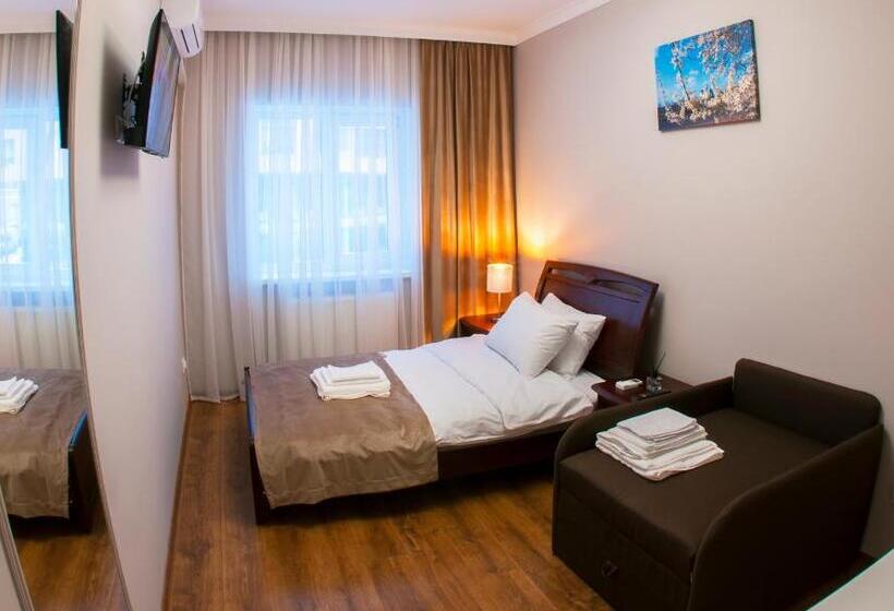 غرفة قياسية فردية, Embrace