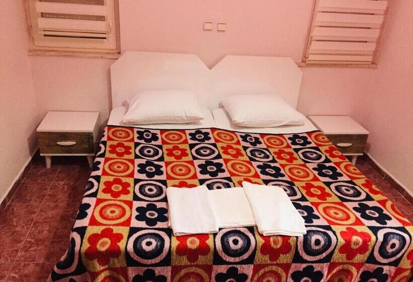 شقة غرفة واحدة مطلة على حمام السباحة, şato Apart