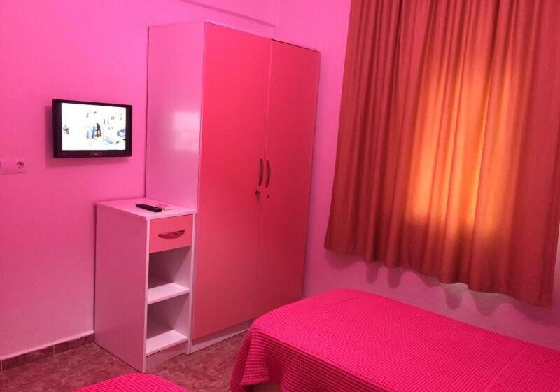 شقة غرفة واحدة مطلة على حمام السباحة, şato Apart