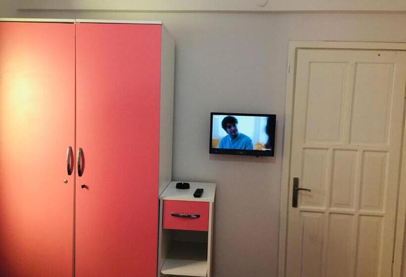 شقة غرفة واحدة مطلة على حمام السباحة, şato Apart