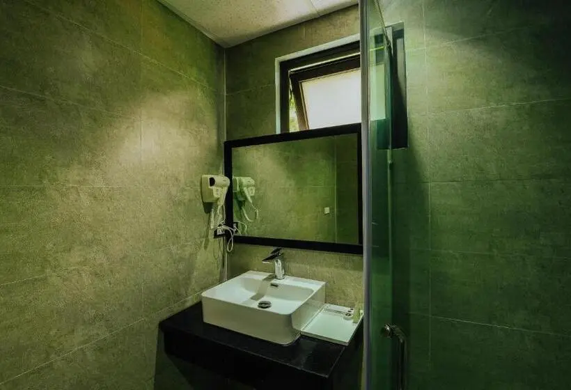 اتاق لوکس سه تخته, Catba Buffalo Hostel