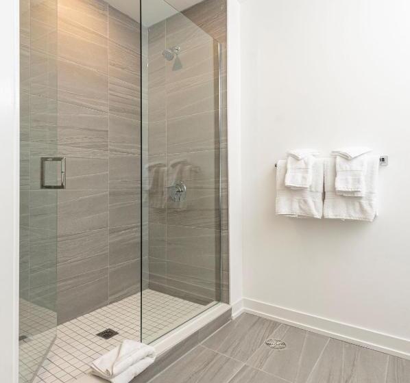 جناح, Muskoka Bay Resort