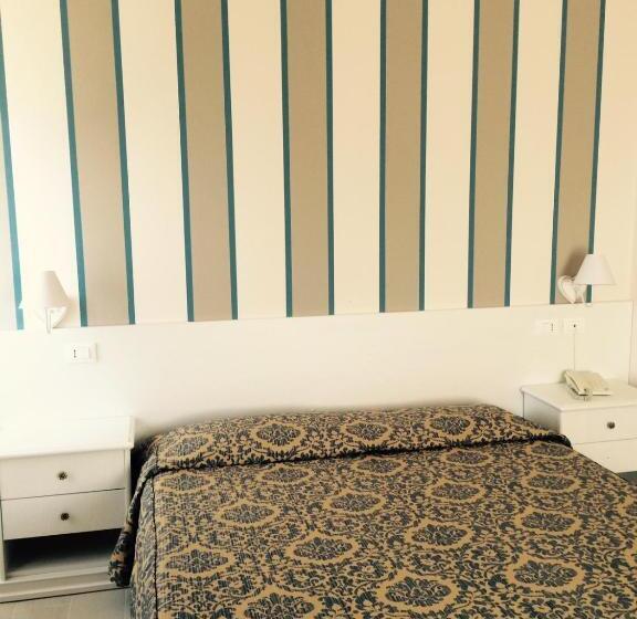 Triple Room Sea View, Grand Hotel Villa Parisi