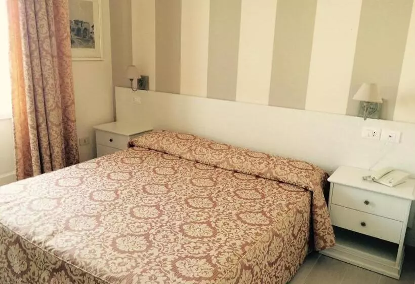 Superior Room with Terrace, Grand Hotel Villa Parisi