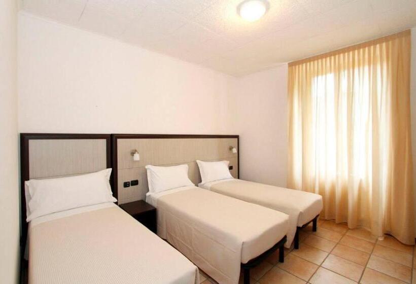 Номер Стандарт Трехместный, Albergo Maccagno