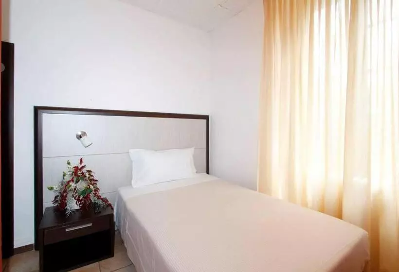 Standard Yhden Hengen Huone, Albergo Maccagno