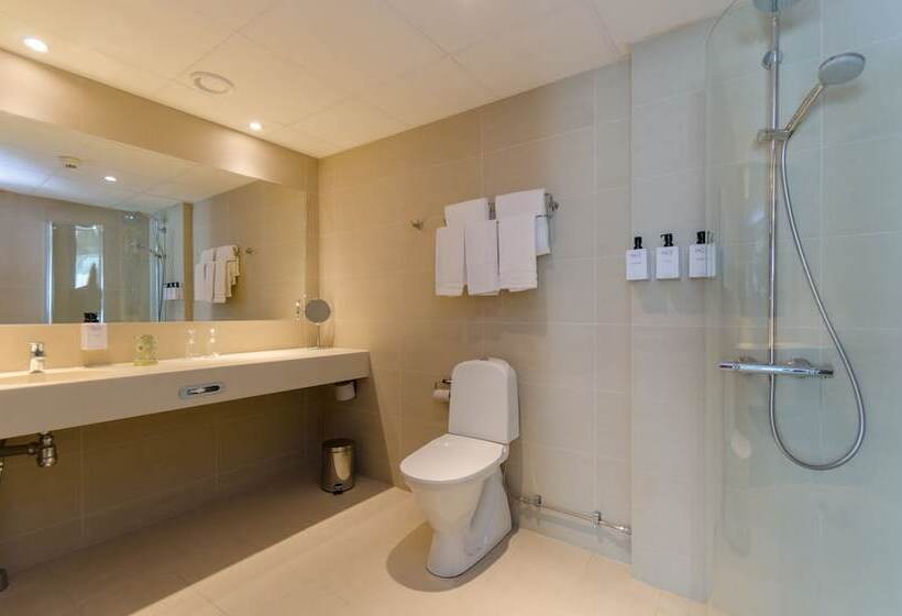 جناح جونيور, Best Western Plus Savoy Lulea