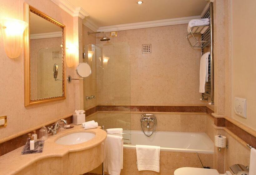 اتاق لوکس با چشم‌انداز, Ca  Sagredo