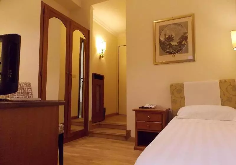 اتاق استاندارد یک نفره, Cortina