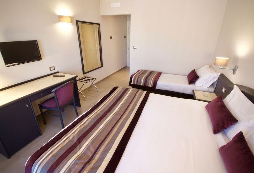 スタンダードトリプルルーム, Europa