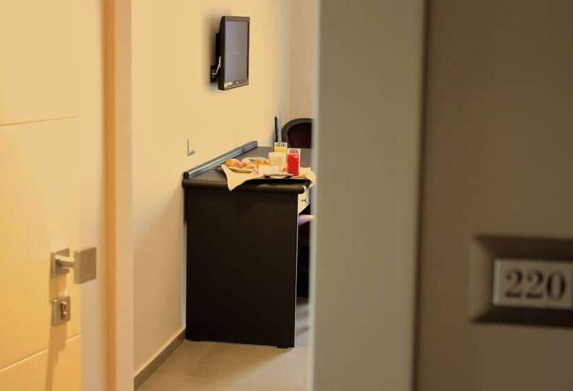 スタンダードトリプルルーム, Europa