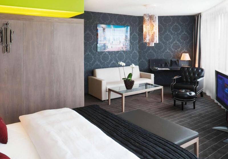 带大床的小型套房, Mövenpick Hotel Stuttgart Airport