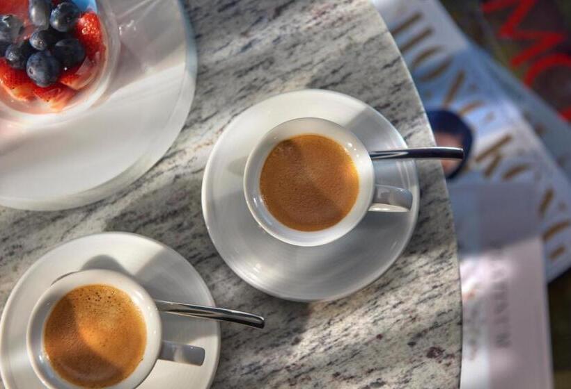 اتاق سوپریور با تخت بزرگ, The Landmark Mandarin Oriental Hong Kong