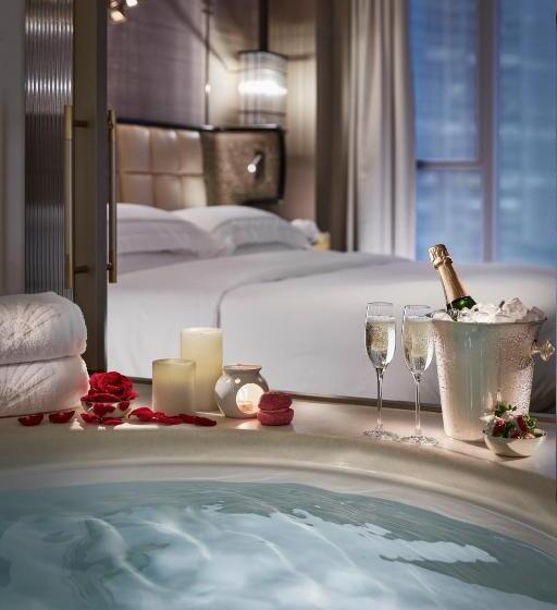 اتاق اجرایی با تخت بزرگ, The Landmark Mandarin Oriental Hong Kong