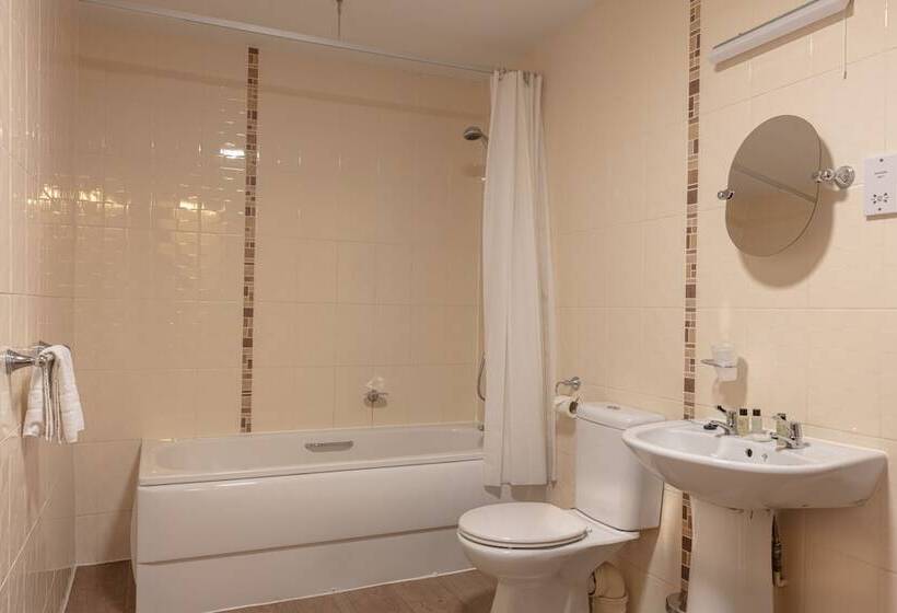 חדר סטנדרט לשלושה, The New Inn By Roomsbooked