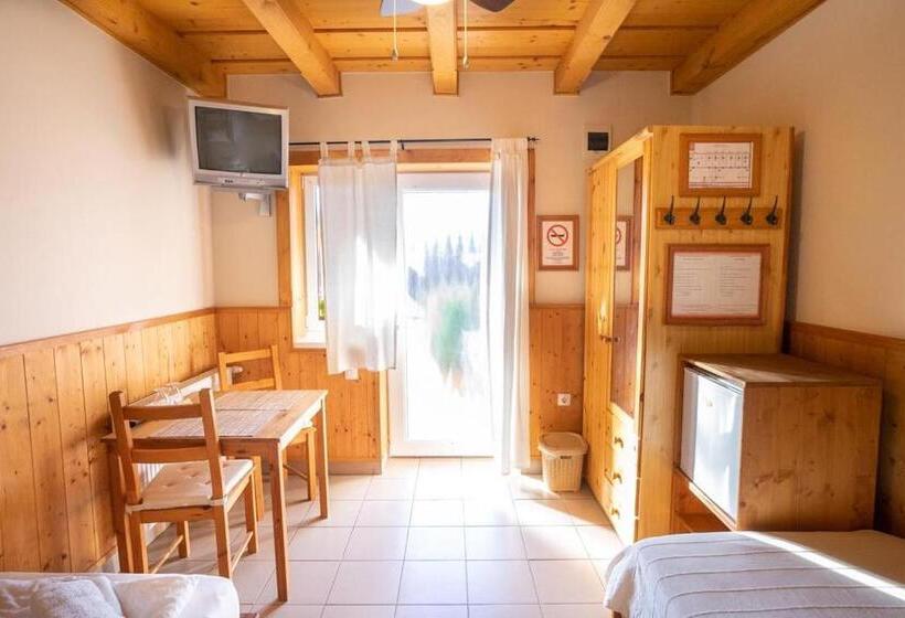 标准间, Vadvirág Vendéglő és Panzió