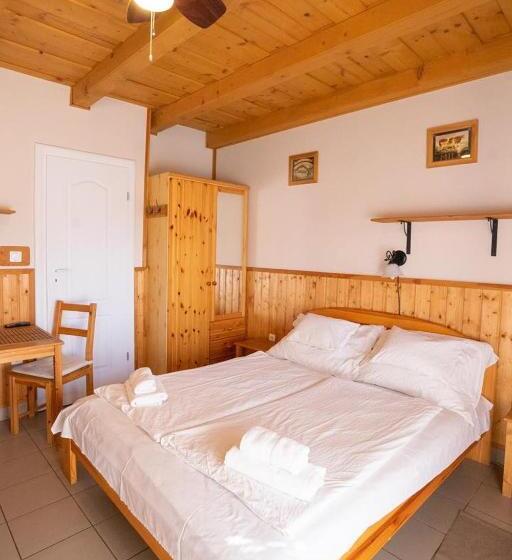 标准间, Vadvirág Vendéglő és Panzió