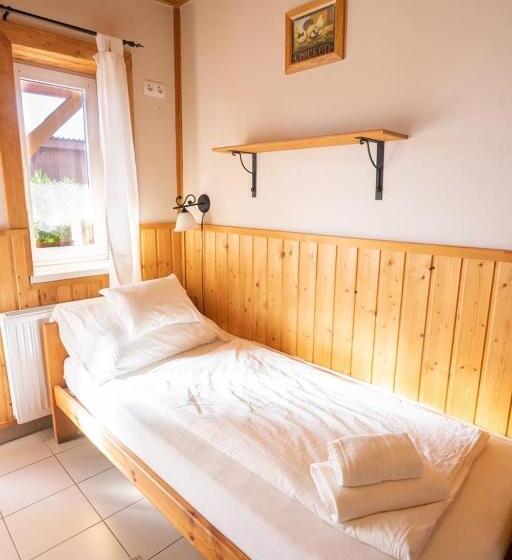 四人标准间, Vadvirág Vendéglő és Panzió